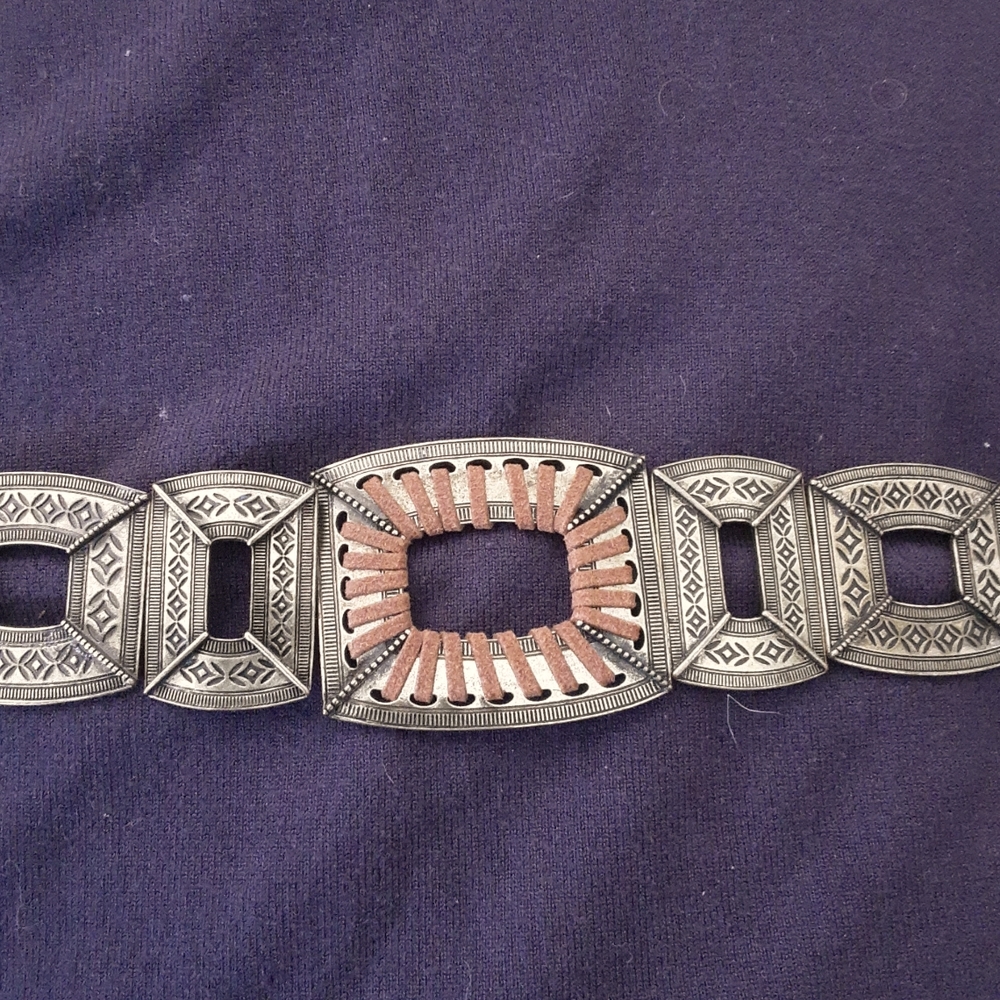 Metallic stretch belt
